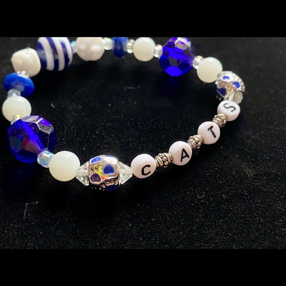 ❣️UK Wildcats, 2 fan bracelets, blue/white various bead types, CATS & paw - Picture 4 of 12